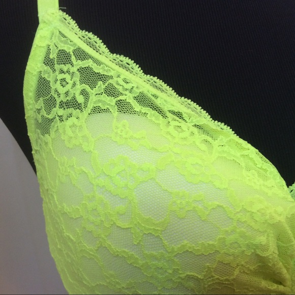 NWOT Victoria's Secret lined Lace Bra - Picture 9 of 11